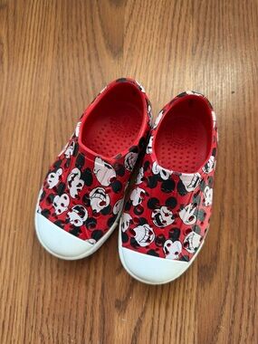 Native Disney Red Mickey Mouse Jefferson Water Shoes, size C6
